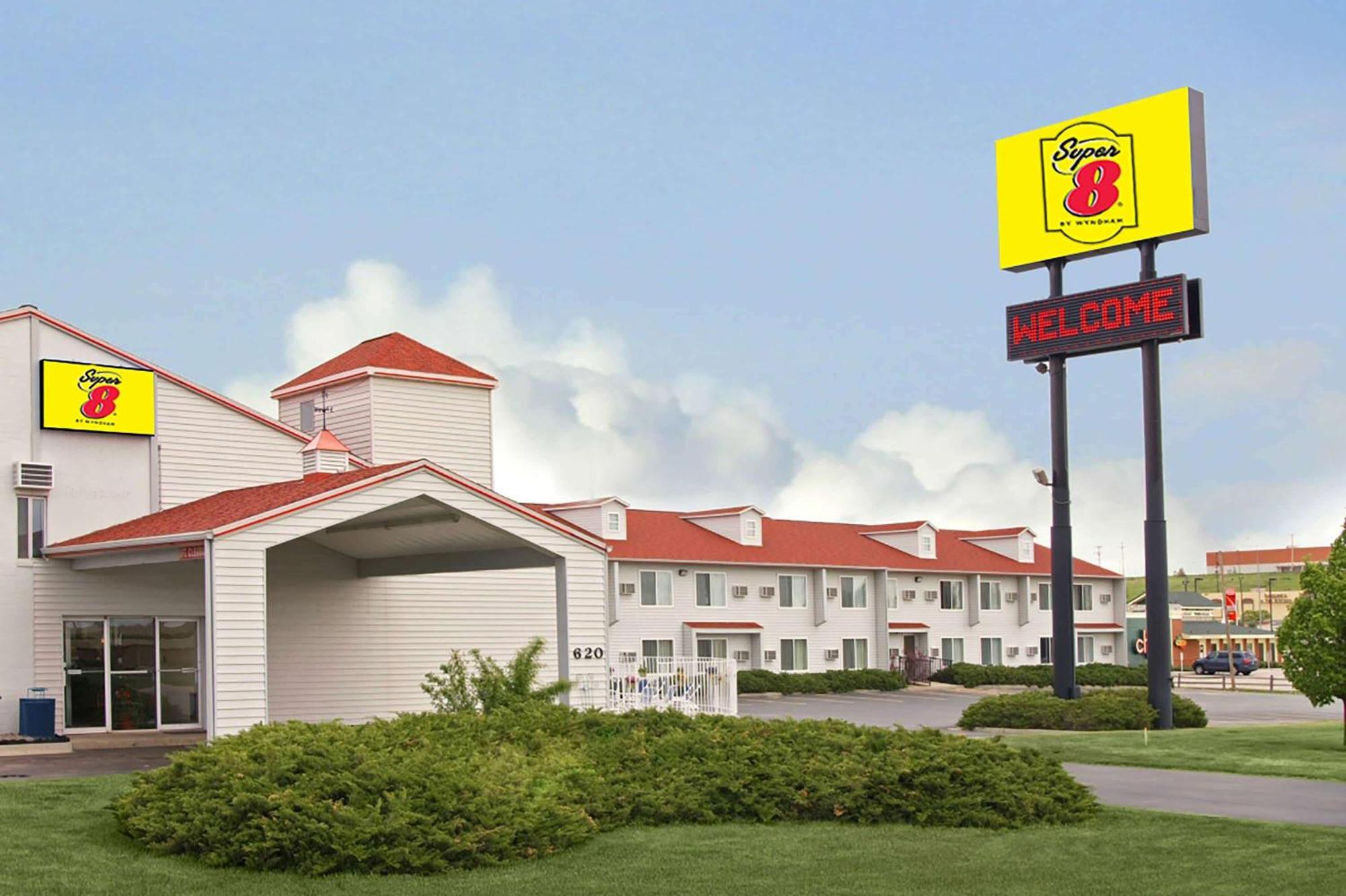 Super 8 By Wyndham Rapid City Exterior photo
